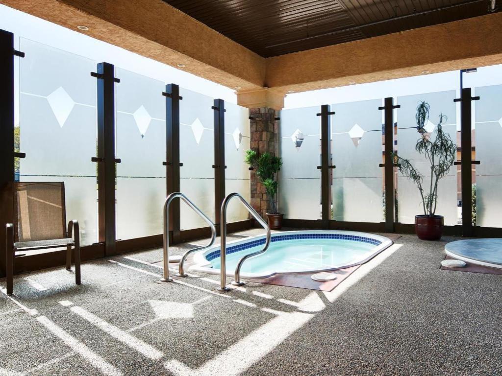 טרי הילס Best Western Diamond Inn מראה חיצוני תמונה